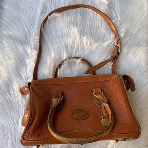 Gorgeous. Tan/brown Leather classic  vintage Dooney and Bourke purse y2k 90’s